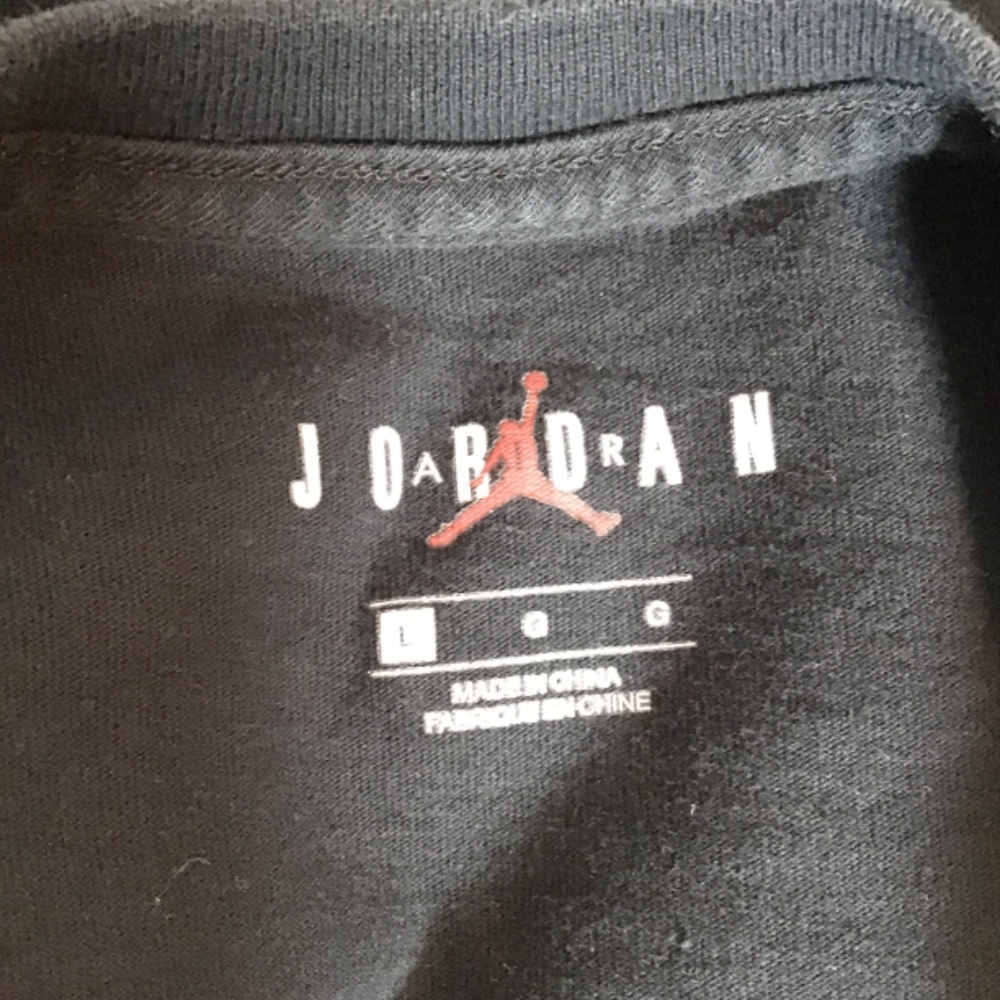 🔥#496 Jordan, unisex, large, see pics. 1 hole on left sleeve, good condition 😎 - Picture 8 of 8